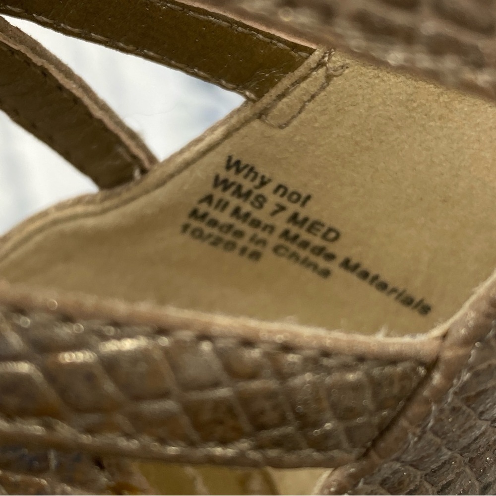 NWT Kenneth Cole Reaction gold wedges Size 7 M - Picture 10 of 11